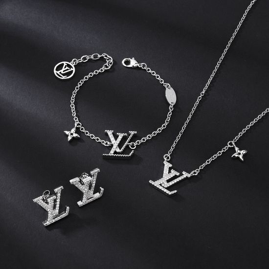 Louis Vuitton LV Classic Design Stud Earrings Set