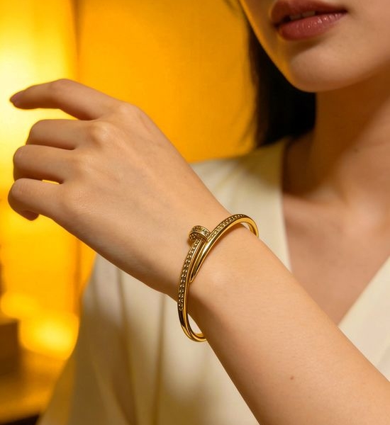 Cartier Classic V-gold Bracelet Elegant Minimalist Jewelry