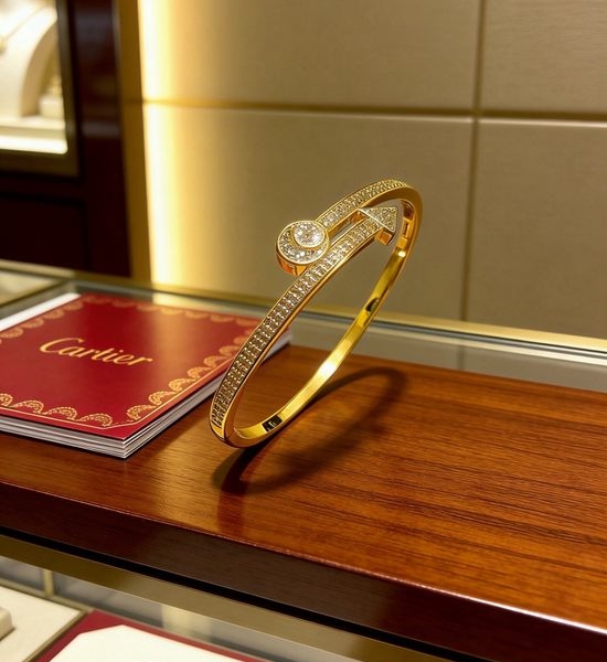 Cartier Elegant V-Gold Polished Bracelet