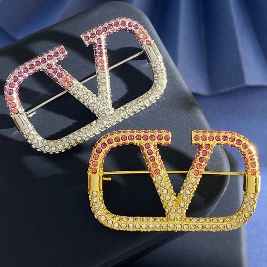 Valentino Hollow Rhinestone Letter Brooch Fashion Accessory