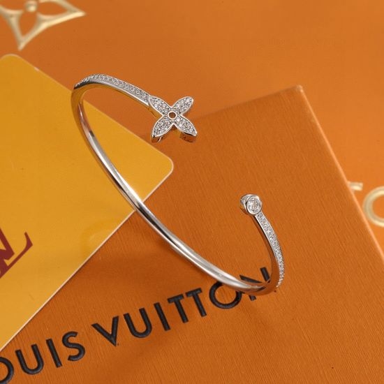 Louis Vuitton LV Classic Clover Design Bangle