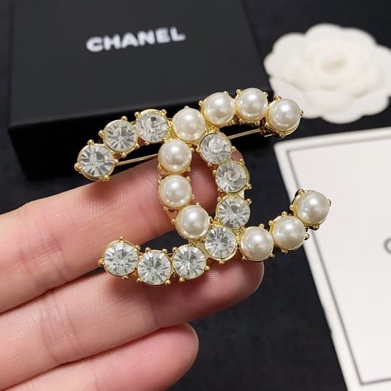 Chanel Pearl Crystal Brooch Exquisite Accessory