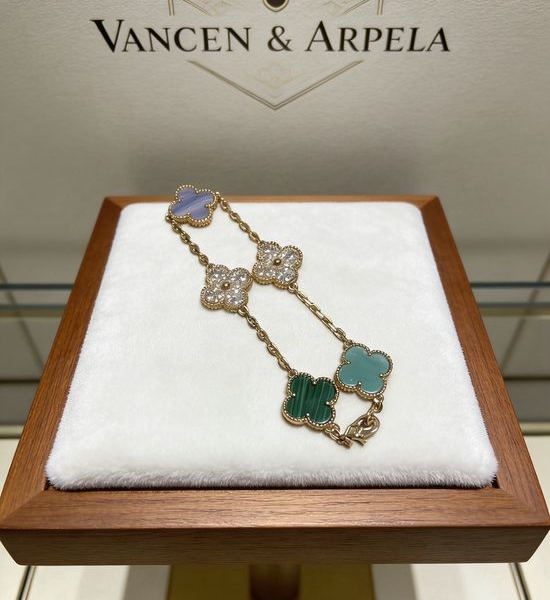 Van Cleef & Arpels VCA Rainbow Clover Bracelet V Gold Craft