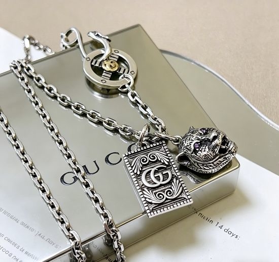 Gucci Vintage Distressed Pendant Chain Necklace