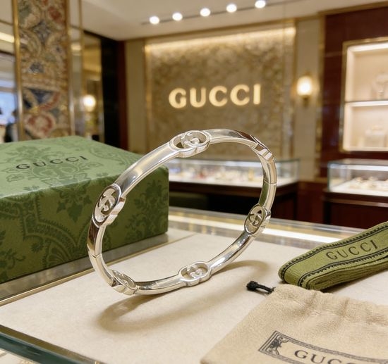 Gucci Vintage Style Bangle Handcrafted Durable