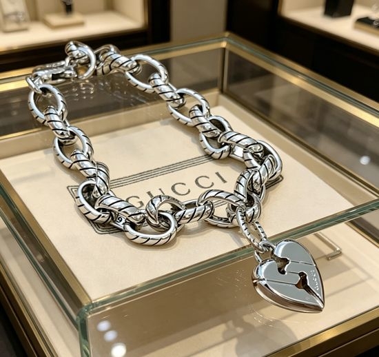 Gucci Classic Timeless Bracelet Everyday Accessory