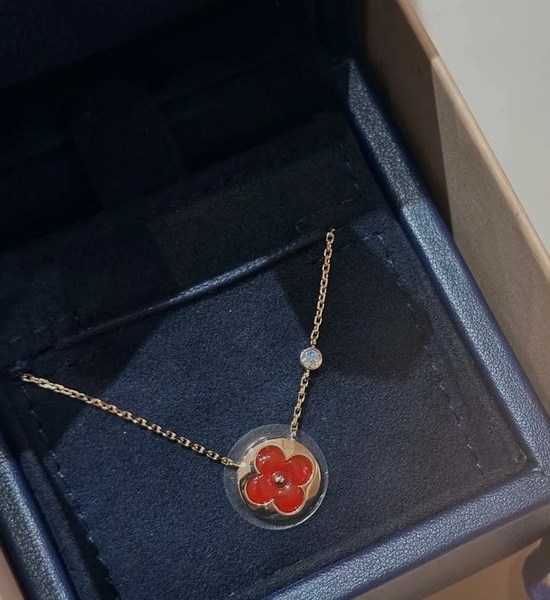 Louis Vuitton LV Round Red Agate Diamond Necklace