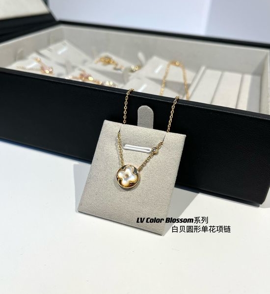 Louis Vuitton LV Round White Shell Diamond Necklace