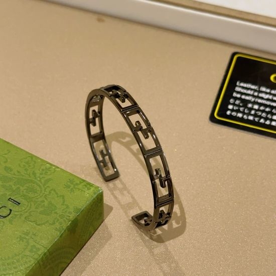 Gucci Vintage Distressed Classic Bangle Jewelry