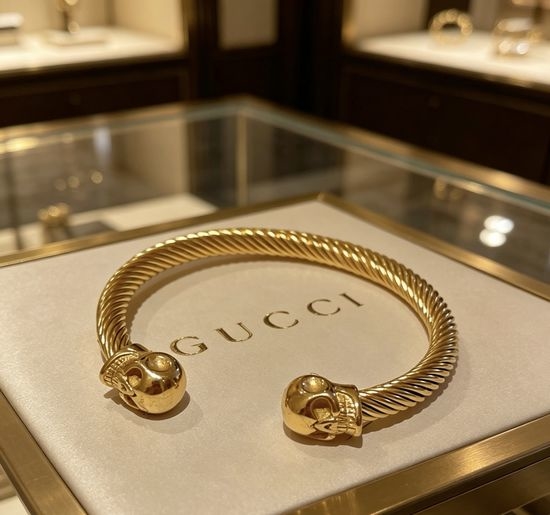 Gucci Vintage Distressed Bangle Classic Design