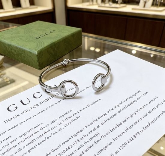 Gucci Vintage Distressed Bangle Classic Style Jewelry