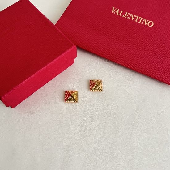 Valentino Magnetic Simple Elegant Earrings