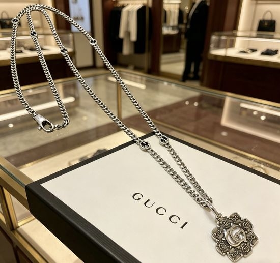 Gucci Classic Vintage Silver Pendant Necklace