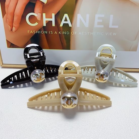 Chanel Pearl Logo Claw Clip Classic Daily Accessory
