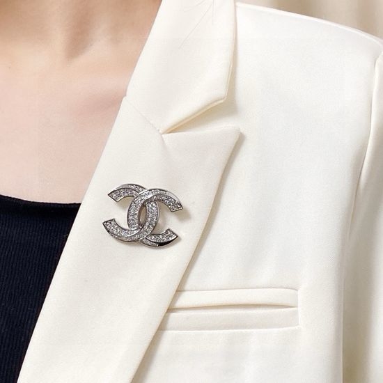 Chanel Rhinestone Brooch Multi-scene Wear Accessory