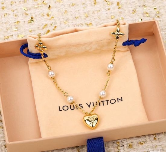 Louis Vuitton LV Classic Heart Shape Pendant Necklace Jewelry