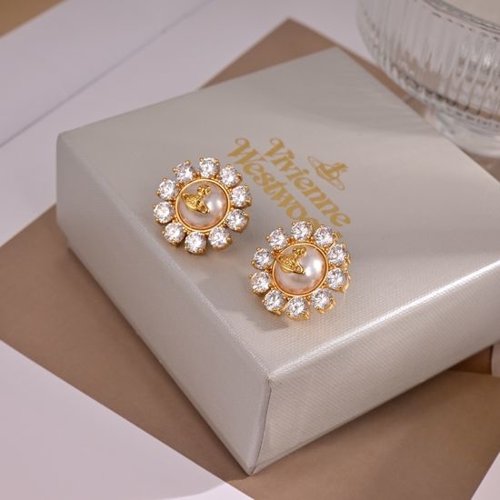 Vivienne Westhood Elegant Stud Earrings For Daily Wear