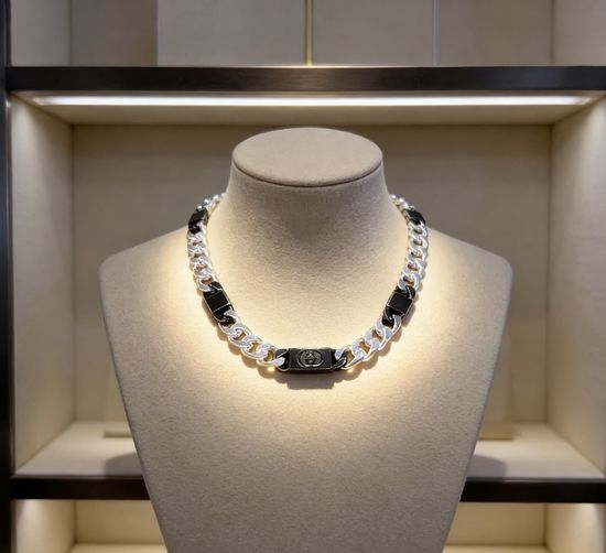 Gucci Classic Vintage Necklace for Outfit Matching