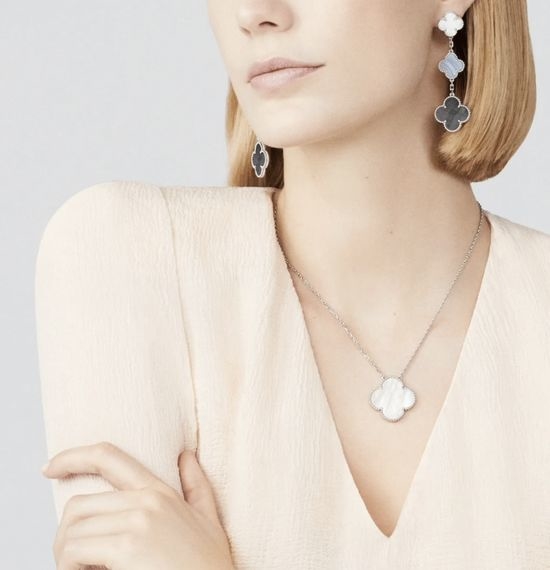 Van Cleef & Arpels VCA Clover Design Ear Cuffs