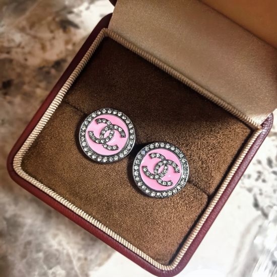 Chanel Elegant Carved Face-flattering Stud Earrings