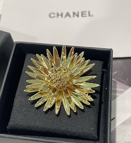 Chanel Smooth Golden Floral Design Brooch