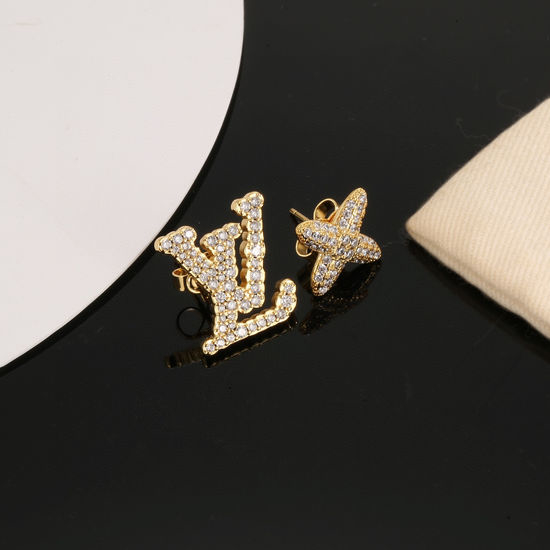 Louis Vuitton LV Versatile Elegant Stud Earrings