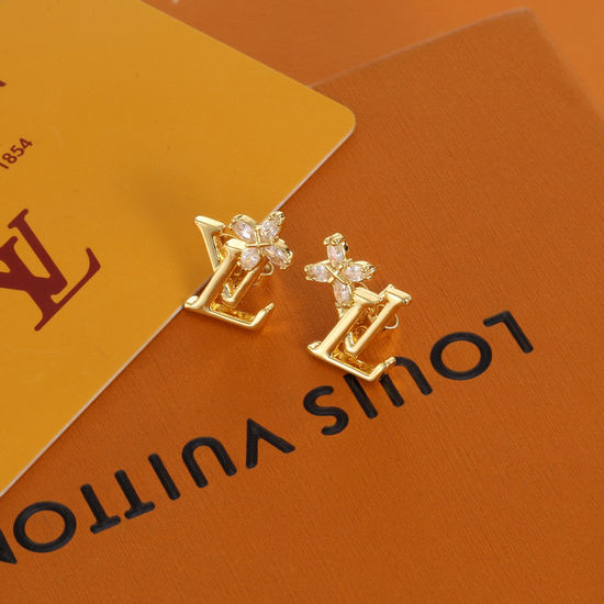Louis Vuitton LV Elegant All-match Stud Earrings