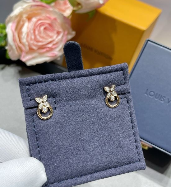 Louis Vuitton LV Elegant Classic Stud Earrings