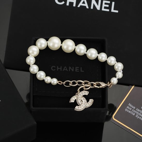 Chanel Delicate Pearl Decorative Elegant Bracelet