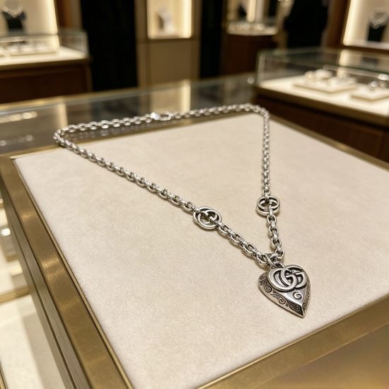 Gucci Vintage Distressed Classic Chain Necklace
