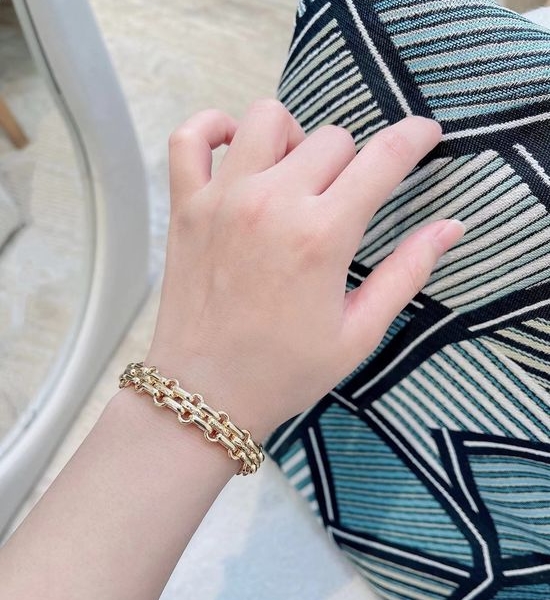 Chanel Gold Stacked Chain Hollow Bracelet