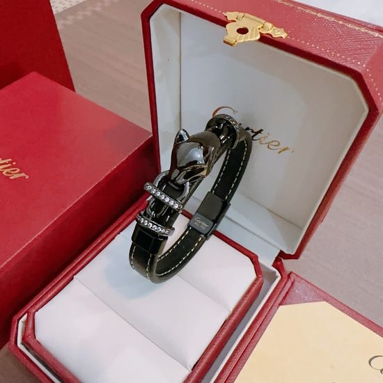 Cartier Classic V-Gold Leather Bracelet Elegant Design