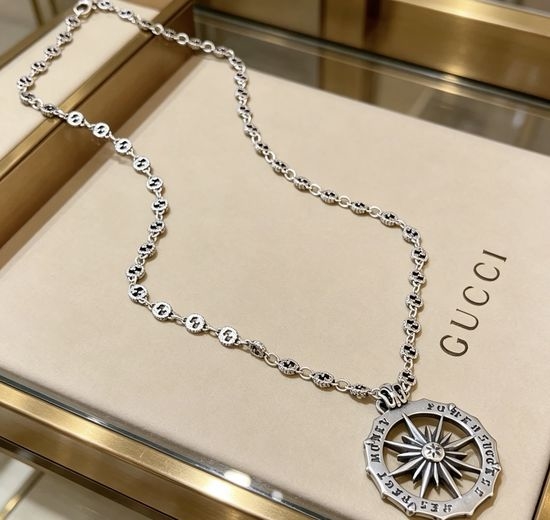 Gucci Premium Crafted Distressed Chain Pendant Necklace