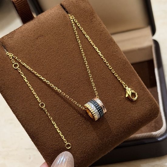 Boucheron Four Row Textured Waist Pendant Necklace