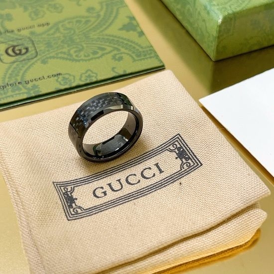 Gucci Handcrafted Vintage Pattern Ring