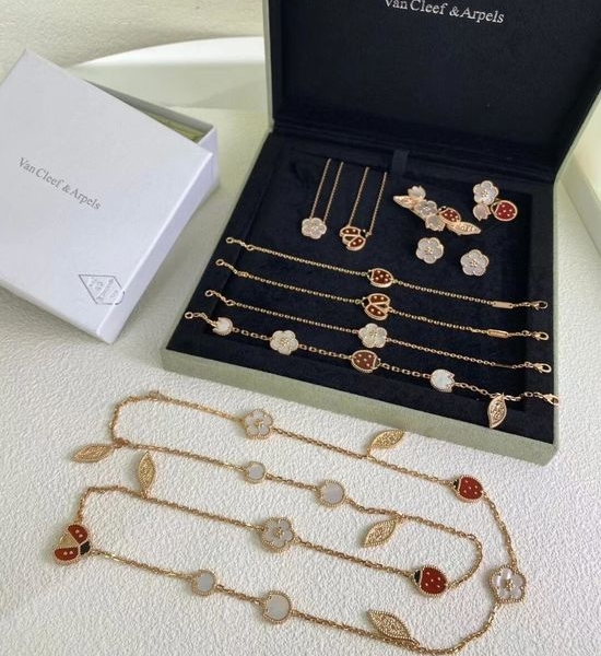 Van Cleef & Arpels VCA Gold Plated Delicate Lucky Spring Necklace
