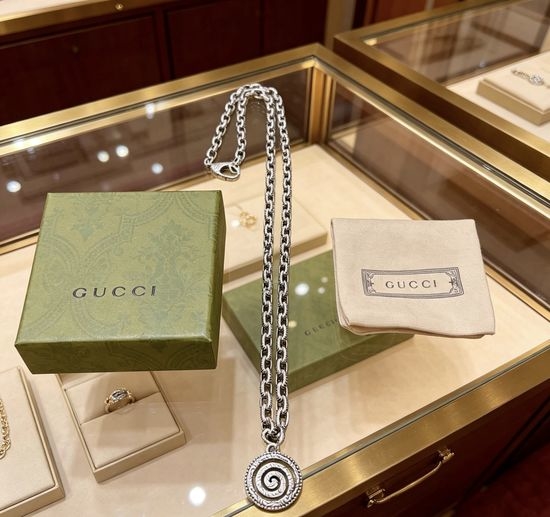 Gucci Vintage Distressed Pendant Necklace For Daily Wear