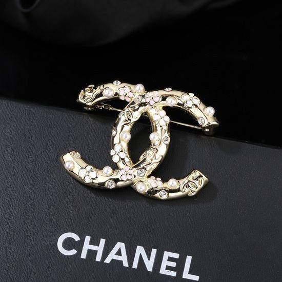 Chanel Classic Logo Brooch Exquisite Jewelry