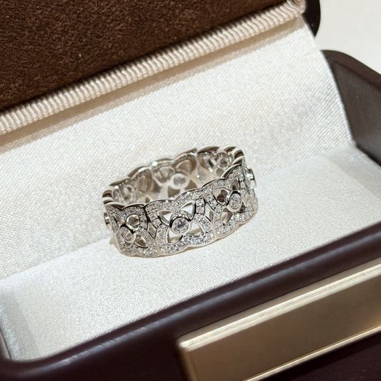 De Beers Hollow Lotus Inlaid Diamond Ring