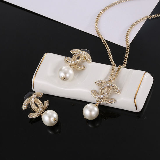 Chanel Rhinestone Inlaid Pearl Pendant Necklace