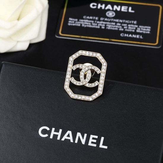 Chanel Chic Diamond Double C Brooch