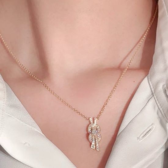 Fred 8 Shape Buckle Three Color Necklace