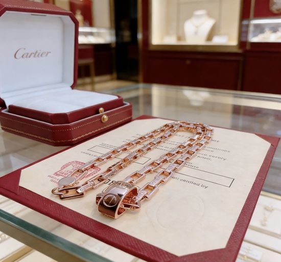 Cartier Elegant Diamond-studded Handcrafted Necklace