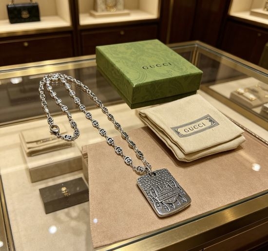 Gucci Timeless Classic Vintage Pendant Necklace