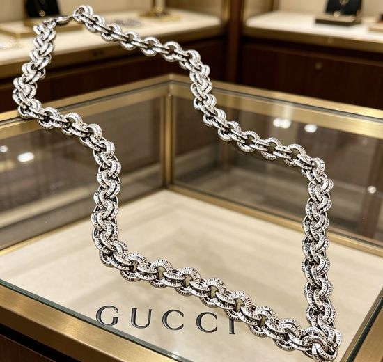 Gucci Vintage Handcrafted Fashion Pendant Necklace