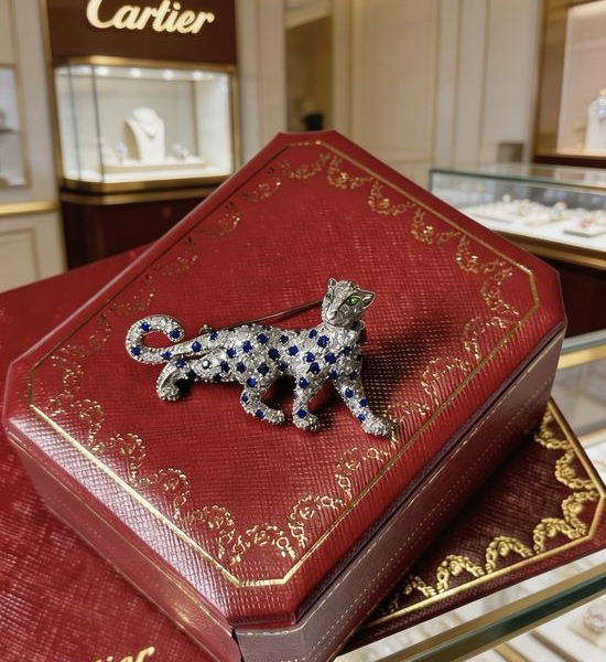 Cartier Luxury Leopard Inlaid Brooch