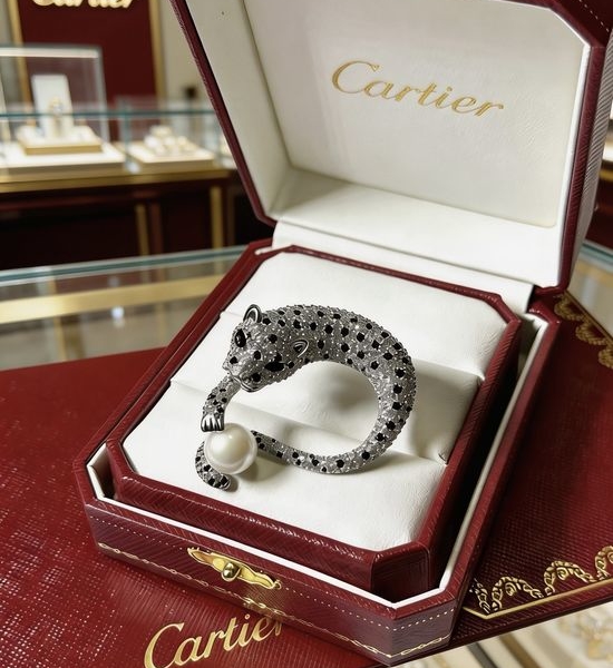 Cartier Luxury Spotted Leopard Brooch With Gold Plating