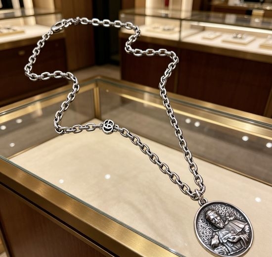 Gucci Vintage Chain Necklace Easy to Match Clothes