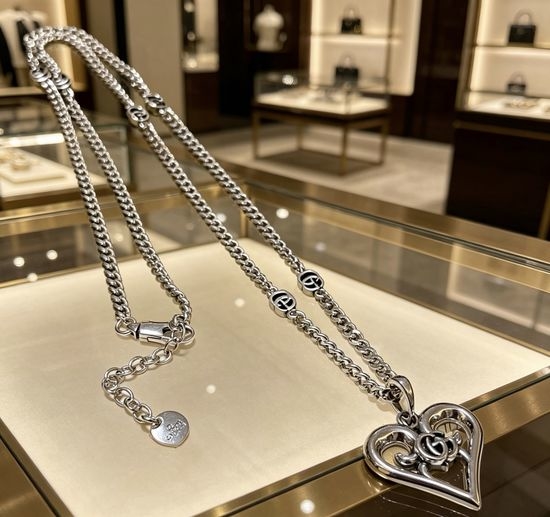 Gucci Vintage Distressed Matching Necklace Accessory