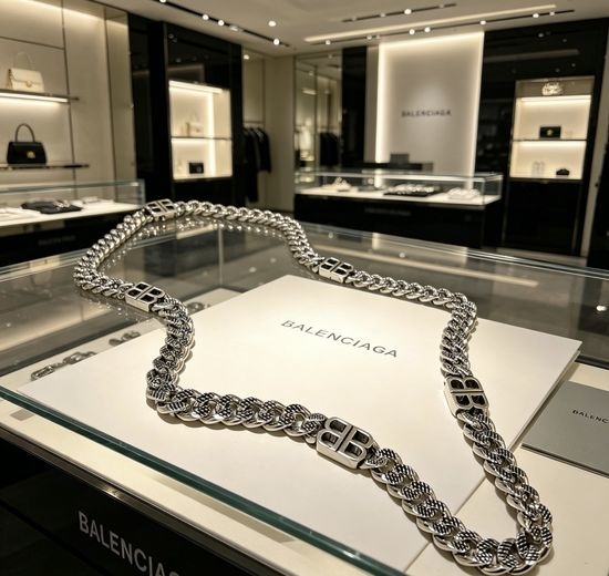 Balenciaga Vintage Style Delicate Necklace for Daily Wear